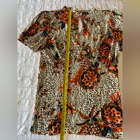Free People Top Medium Hear Me Roar Floral cheetah leopard Short Sleeve - Picture 8 of 13
